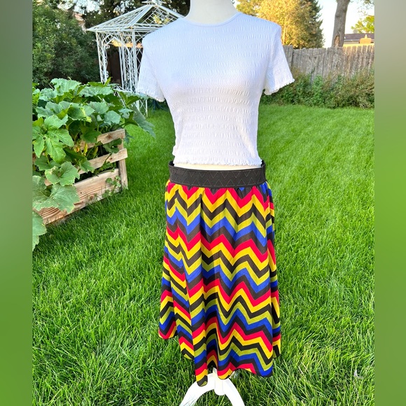 LulaRoe Chevron Multicolor Skirt - Picture 2 of 8